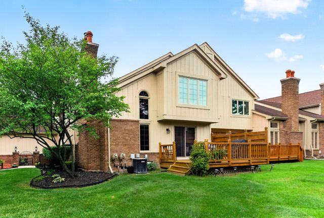 37676 N Laurel Park Drive 70, Livonia City, MI 48152