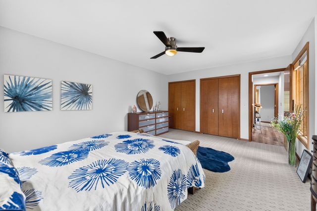 37676 N Laurel Park Drive 70, Livonia City, MI 48152
