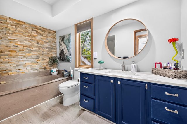37676 N Laurel Park Drive 70, Livonia City, MI 48152