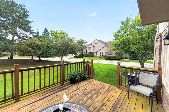 37676 N Laurel Park Drive 70, Livonia City, MI 48152
