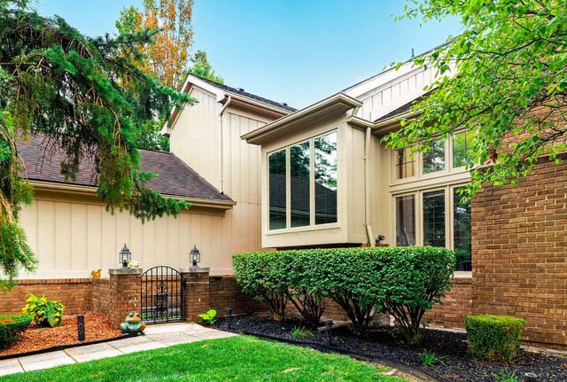 37676 N Laurel Park Drive 70, Livonia City, MI 48152