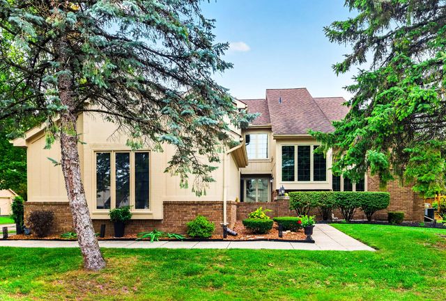 37676 N Laurel Park Drive 70, Livonia City, MI 48152