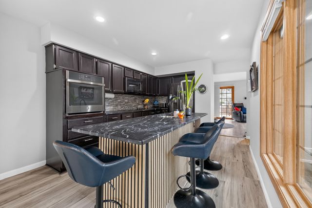 37676 N Laurel Park Drive 70, Livonia City, MI 48152