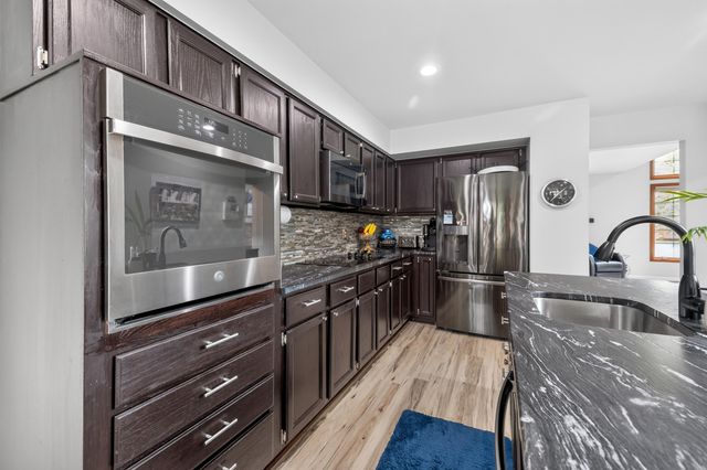 37676 N Laurel Park Drive 70, Livonia City, MI 48152