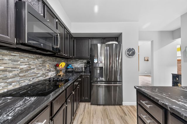 37676 N Laurel Park Drive 70, Livonia City, MI 48152