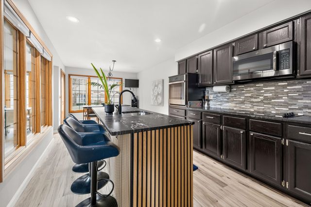 37676 N Laurel Park Drive 70, Livonia City, MI 48152