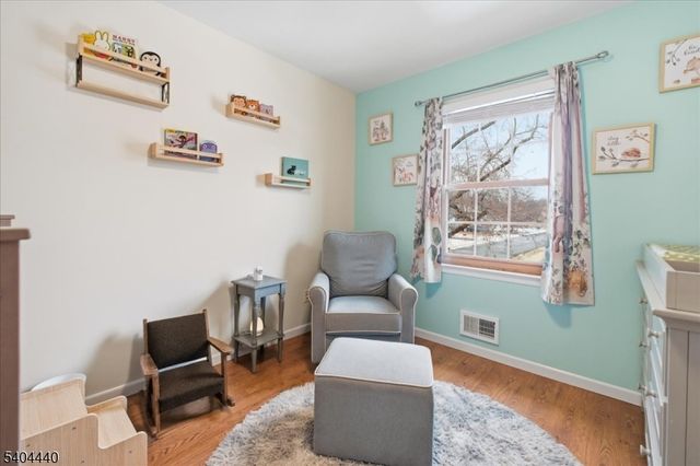 8 Village Ct, Flemington Boro, NJ 08822