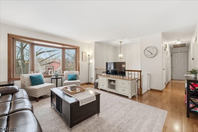 8 Village Ct, Flemington Boro, NJ 08822