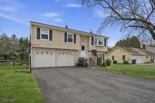 8 Village Ct, Flemington Boro, NJ 08822