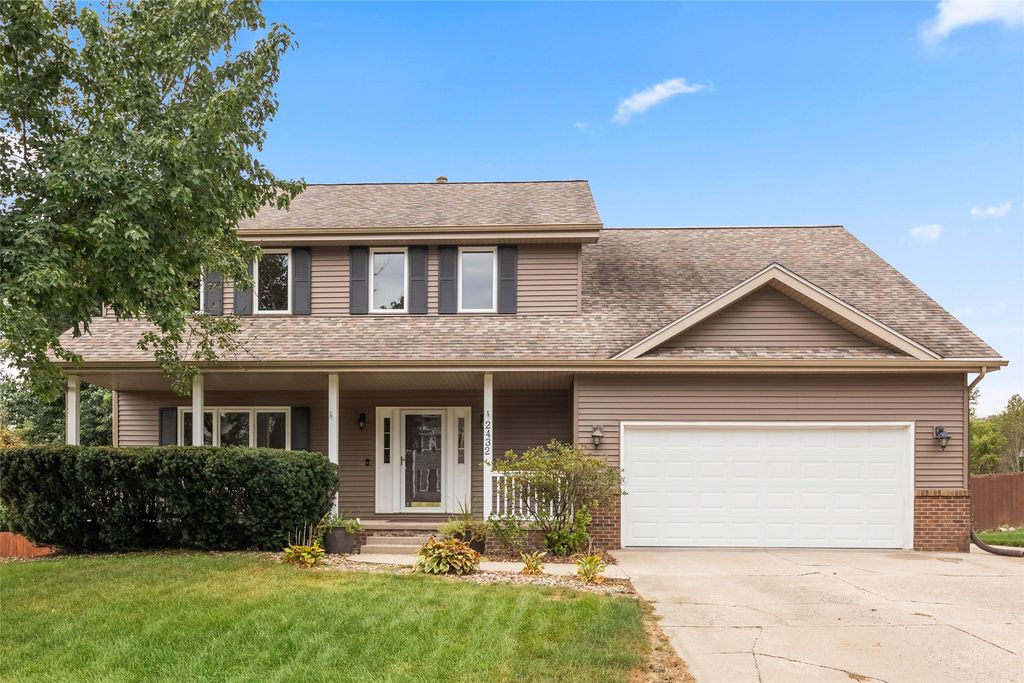 2432 Park Drive, West Des Moines, IA 50265