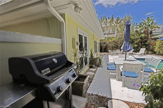 361 1st AVE N, Naples, FL 34102