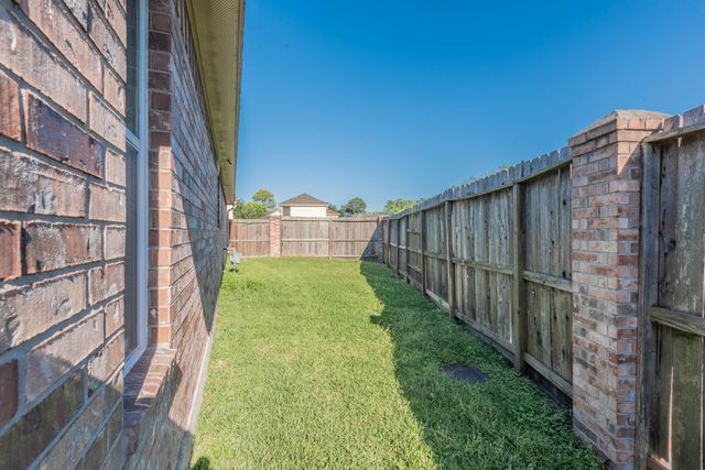 10203 Azalea Village, Houston, TX 77088