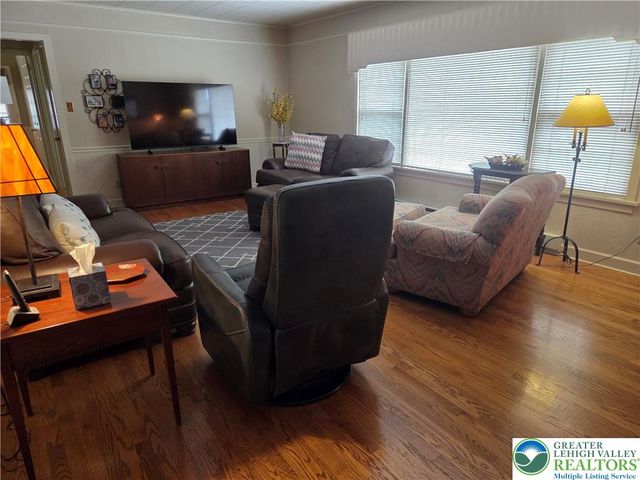 2301 West Walnut Street, Allentown City, PA 18104