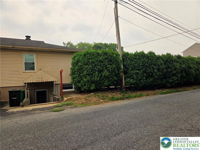 2301 West Walnut Street, Allentown City, PA 18104