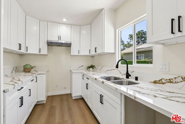 8012 Irvine Avenue, North Hollywood (los Angeles), CA 91605
