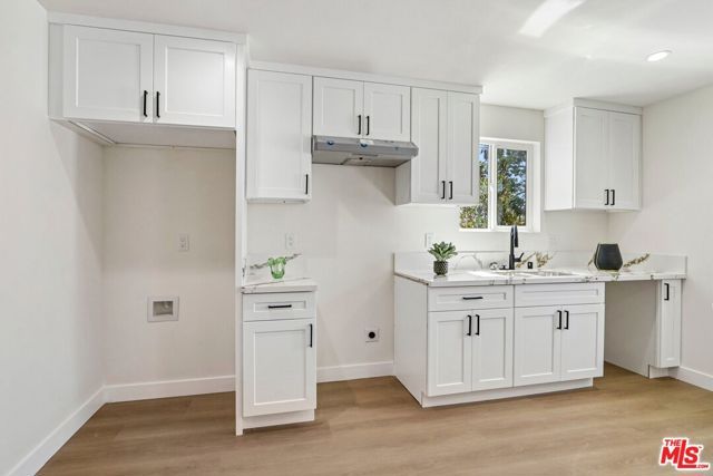 8012 Irvine Avenue, North Hollywood (los Angeles), CA 91605