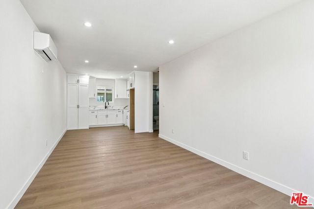 8012 Irvine Avenue, North Hollywood (los Angeles), CA 91605