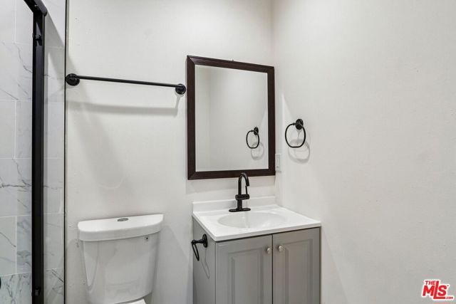 8012 Irvine Avenue, North Hollywood (los Angeles), CA 91605