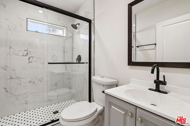 8012 Irvine Avenue, North Hollywood (los Angeles), CA 91605
