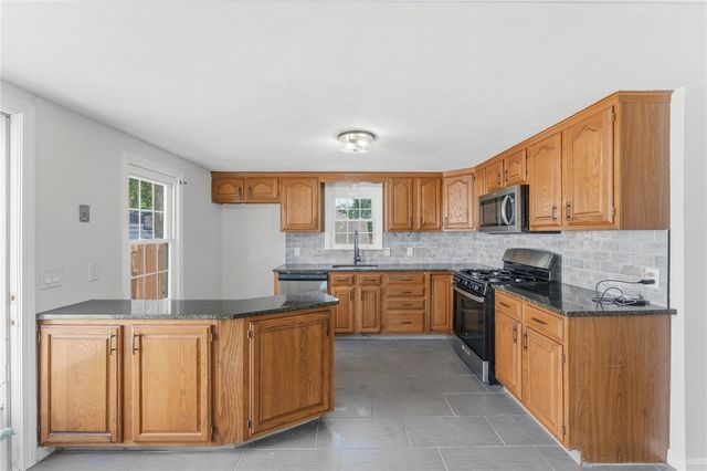 66 Union Street, Lincoln, RI 02865