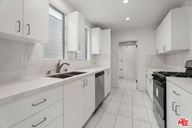 207 S Reeves Drive, Beverly Hills, CA 90212