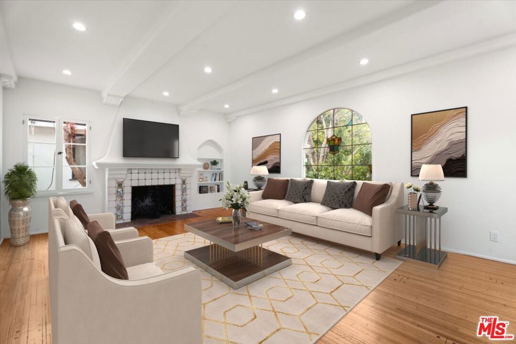 207 S Reeves Drive, Beverly Hills, CA 90212