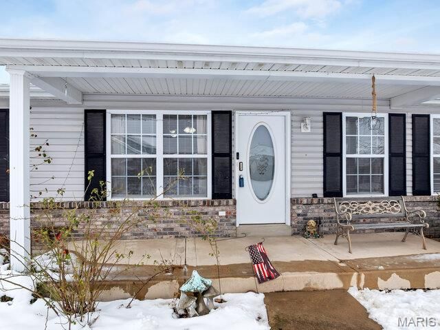 270 Derek Drive, Hawk Point, MO 63349