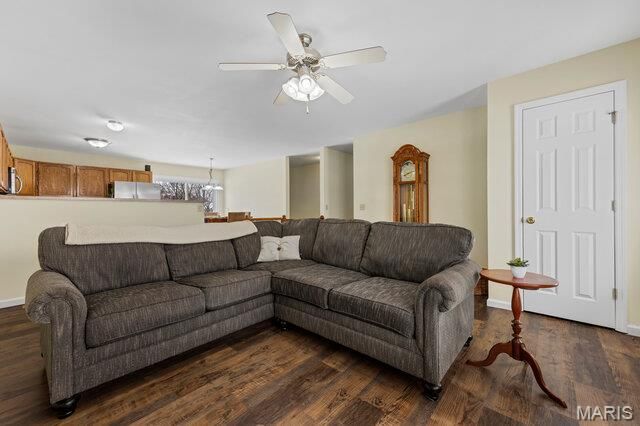 270 Derek Drive, Hawk Point, MO 63349