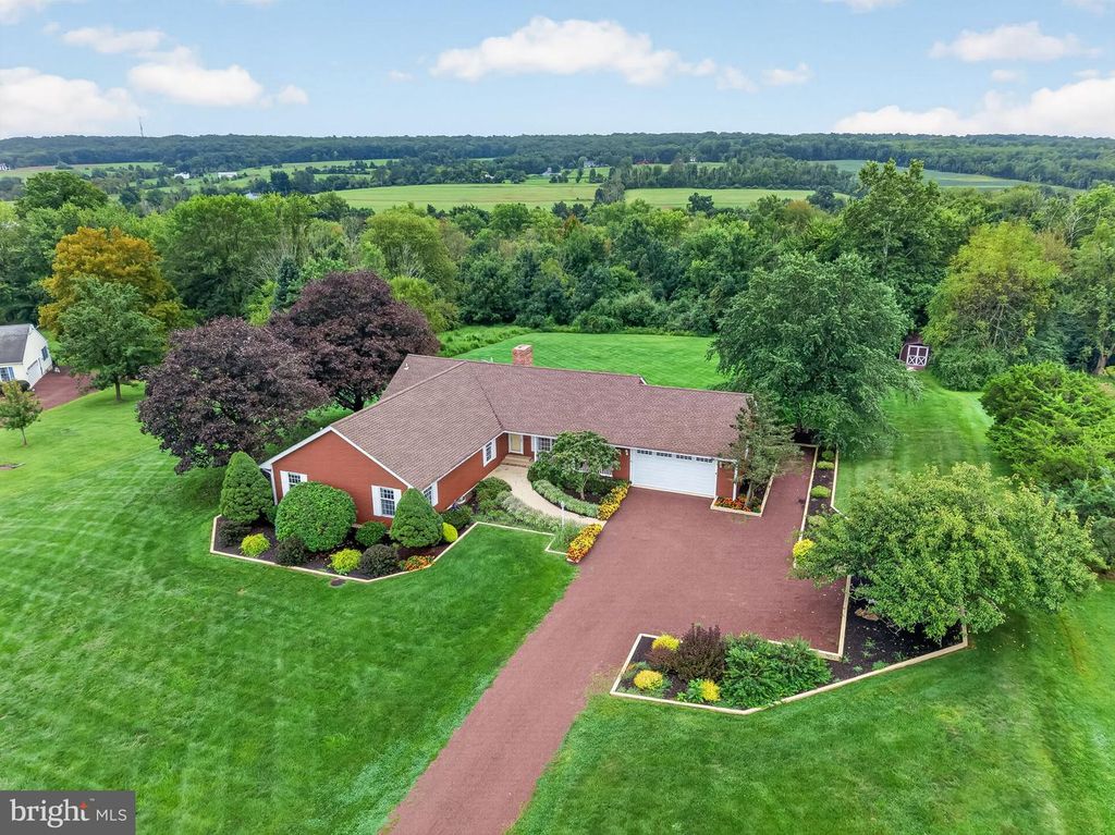 8 MEADOW LARK WAY, RINGOES, NJ 08551 — photo 2