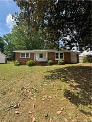 7298 Ryan Street, Fayetteville, NC 28314