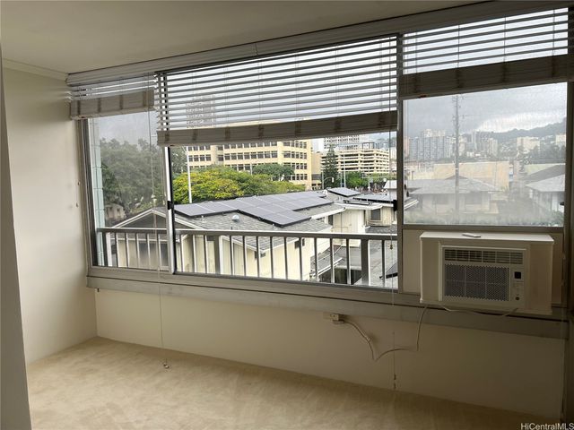 1122 Elm Street 301, Honolulu, HI 96814