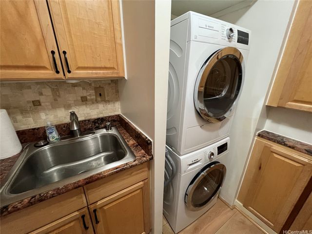 1122 Elm Street 301, Honolulu, HI 96814
