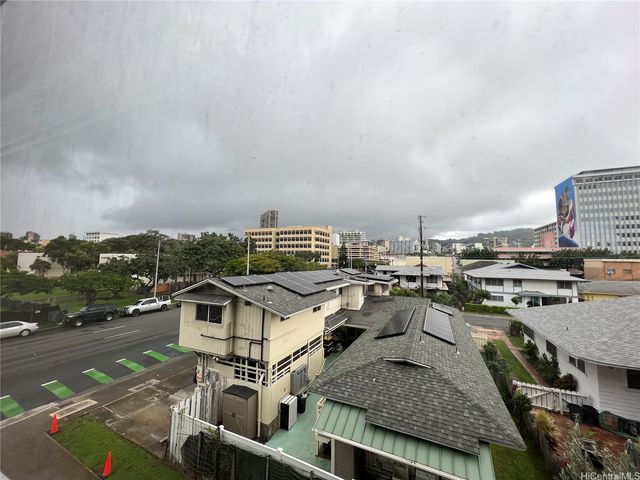 1122 Elm Street 301, Honolulu, HI 96814