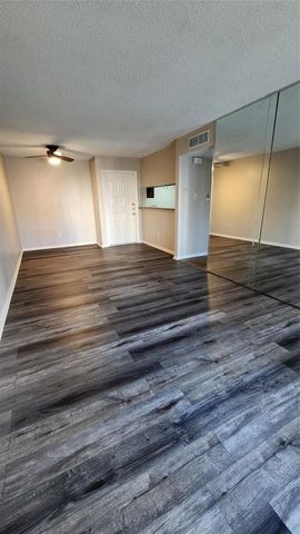 2818 S Bartell Drive 7, Houston, TX 77054