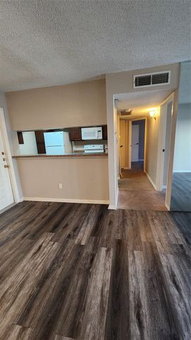 2818 S Bartell Drive 7, Houston, TX 77054