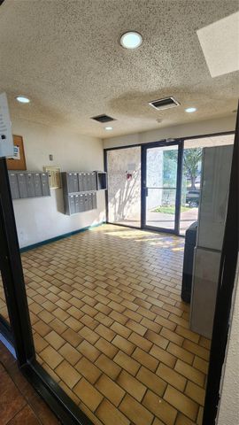 2818 S Bartell Drive 7, Houston, TX 77054