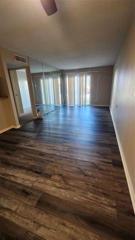 2818 S Bartell Drive 7, Houston, TX 77054