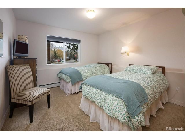 303 Willow Lake Ct, Silverthorne, CO 80498