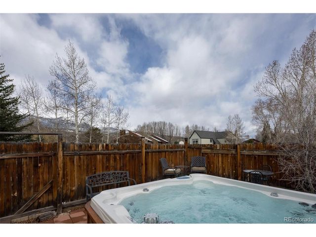 303 Willow Lake Ct, Silverthorne, CO 80498