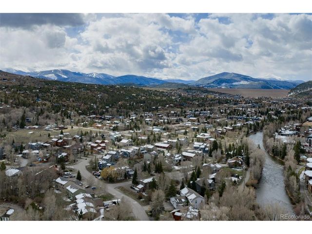 303 Willow Lake Ct, Silverthorne, CO 80498