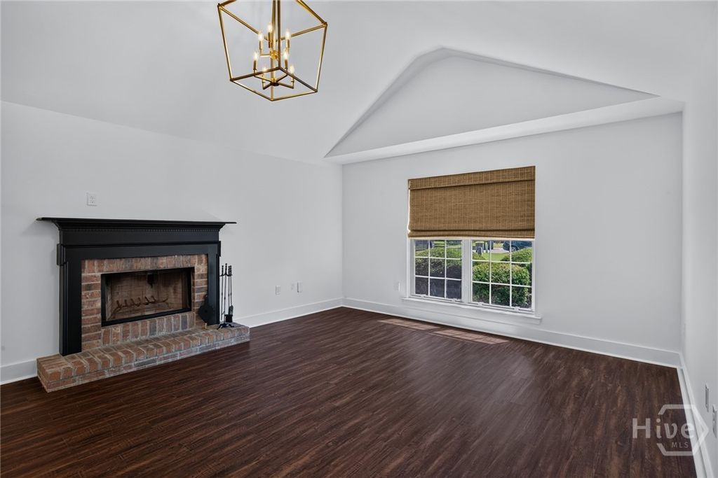 Image 6 of property listing at 119 Blueleaf Court, Savannah, GA 31410