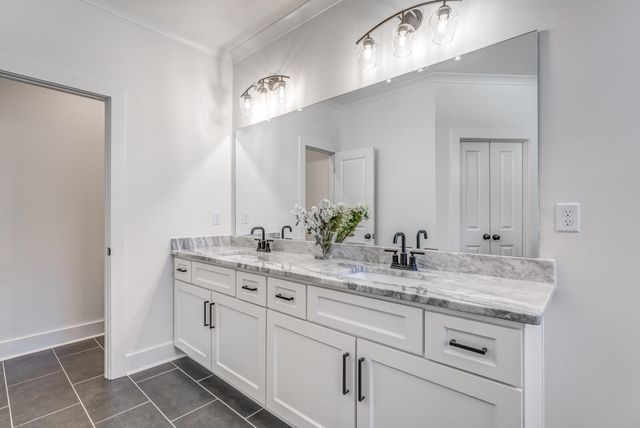 255 HIGHLAND PARK CV, Oakland, TN 38060