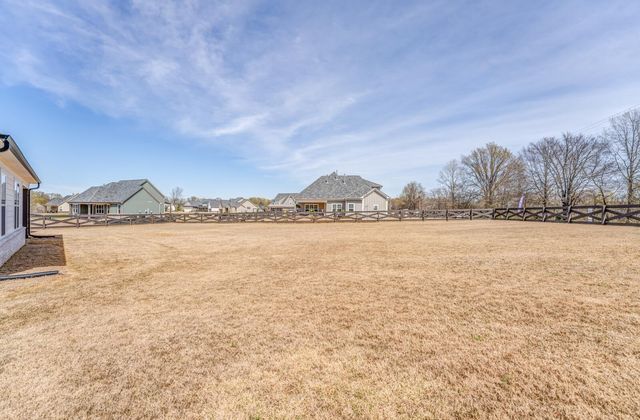 255 HIGHLAND PARK CV, Oakland, TN 38060