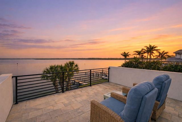 1843 BAYOU GRANDE BOULEVARD NE, St Petersburg, FL 33703