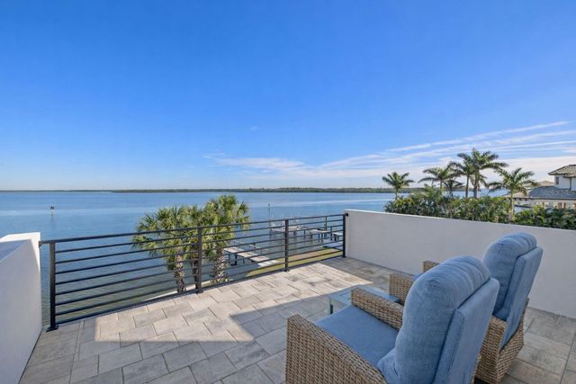 1843 BAYOU GRANDE BOULEVARD NE, St Petersburg, FL 33703
