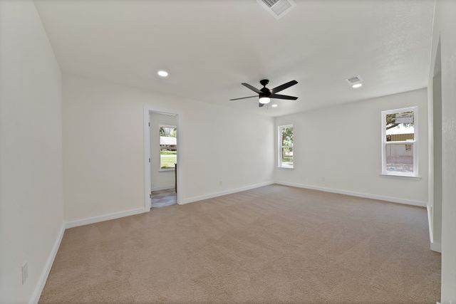 105 Oak Lane, Burleson, TX 76028