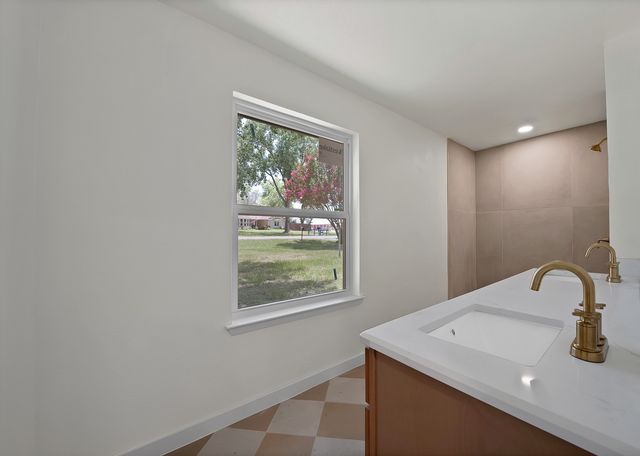 105 Oak Lane, Burleson, TX 76028