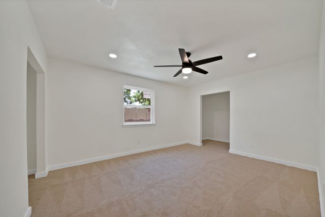 105 Oak Lane, Burleson, TX 76028