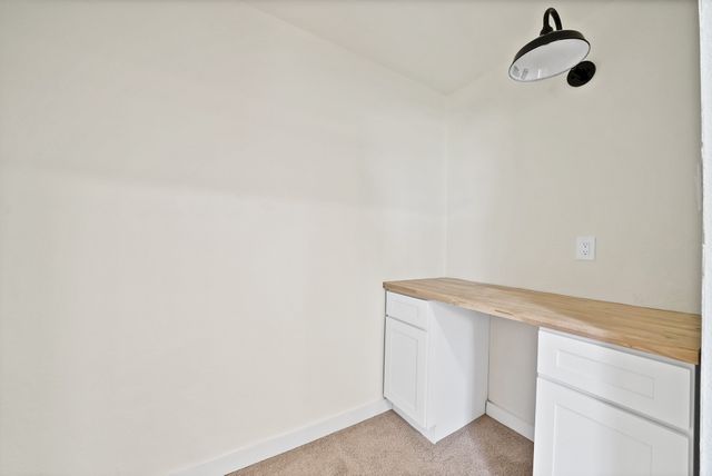 105 Oak Lane, Burleson, TX 76028