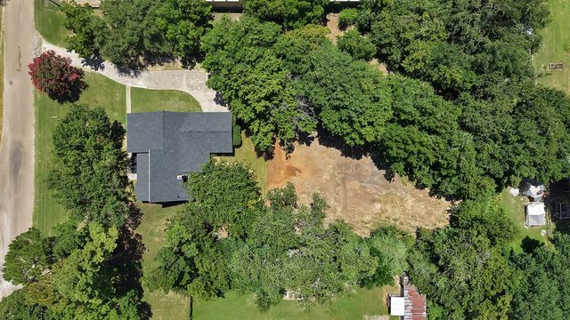 105 Oak Lane, Burleson, TX 76028